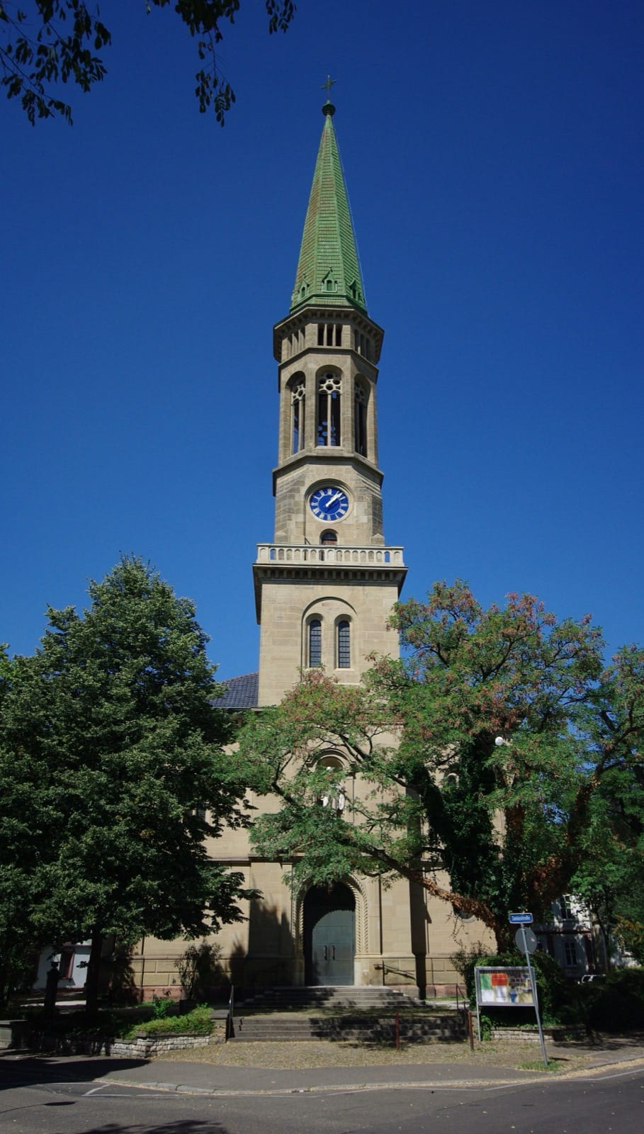 Christuskirche Freiburg in der Unterwiehre - italienischer Renaissance-Stil aus grünem Sandstein