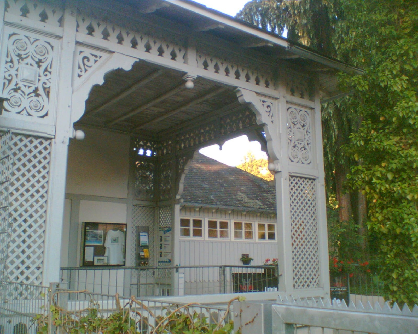 Eingang zum Lorettobad in der Freiburger Wiehre - Veranstaltungsort der Konzerte im Damenbad